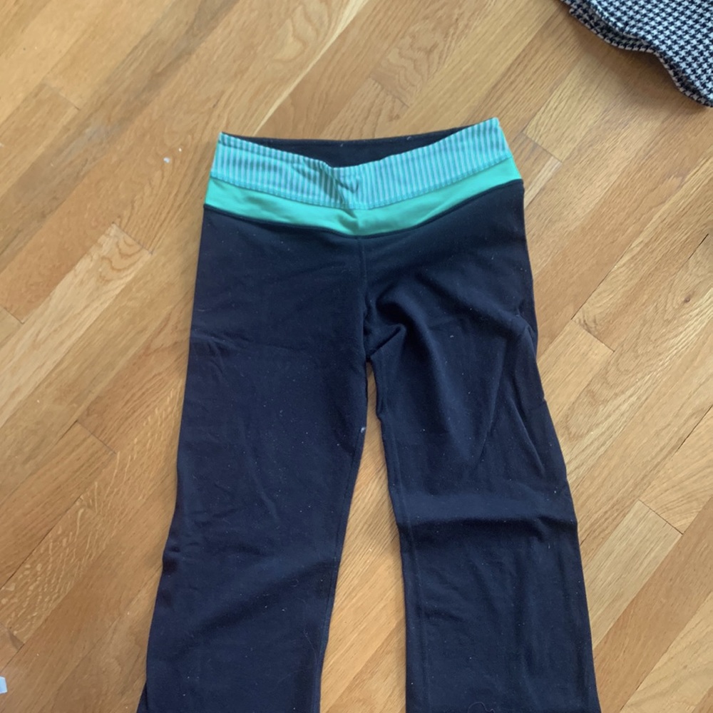 Lululemon reversible flair size 4